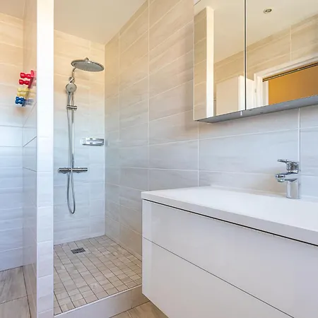 Apartment Les Asterides By Interhome